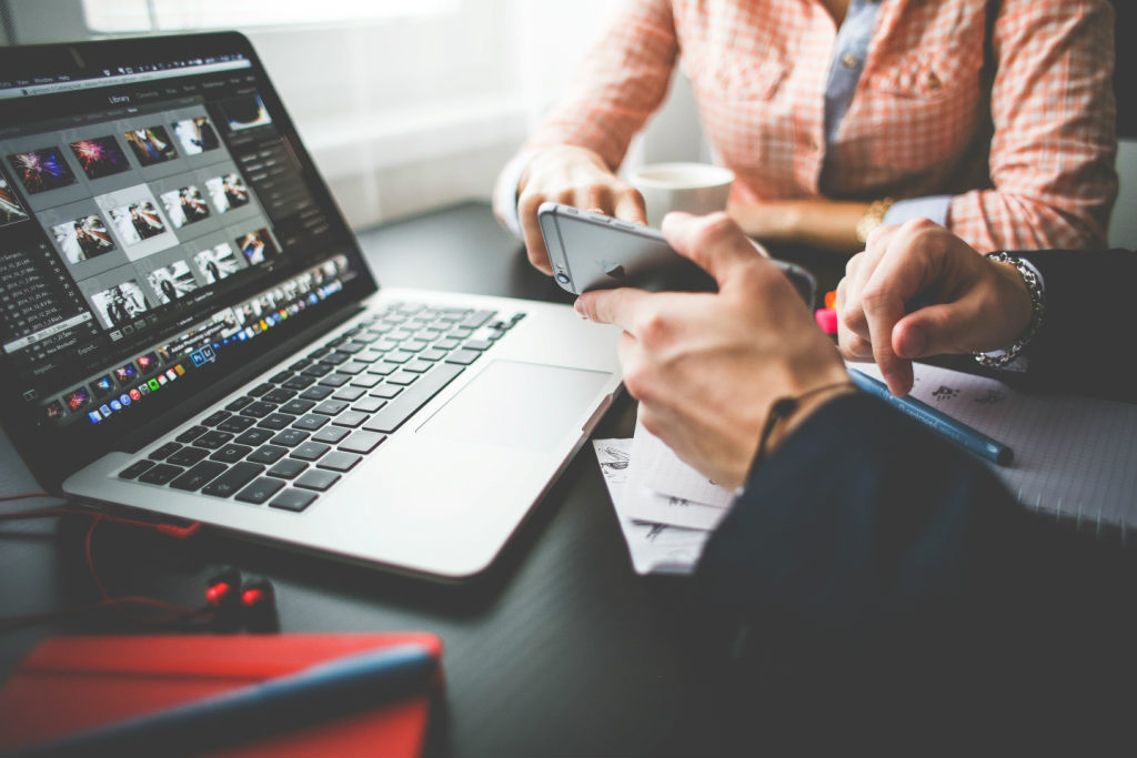 using-iphone-6-on-business-meeting-picjumbo-com.jpg using-iphone-6-on-business-meeting-picjumbo-com.jpg